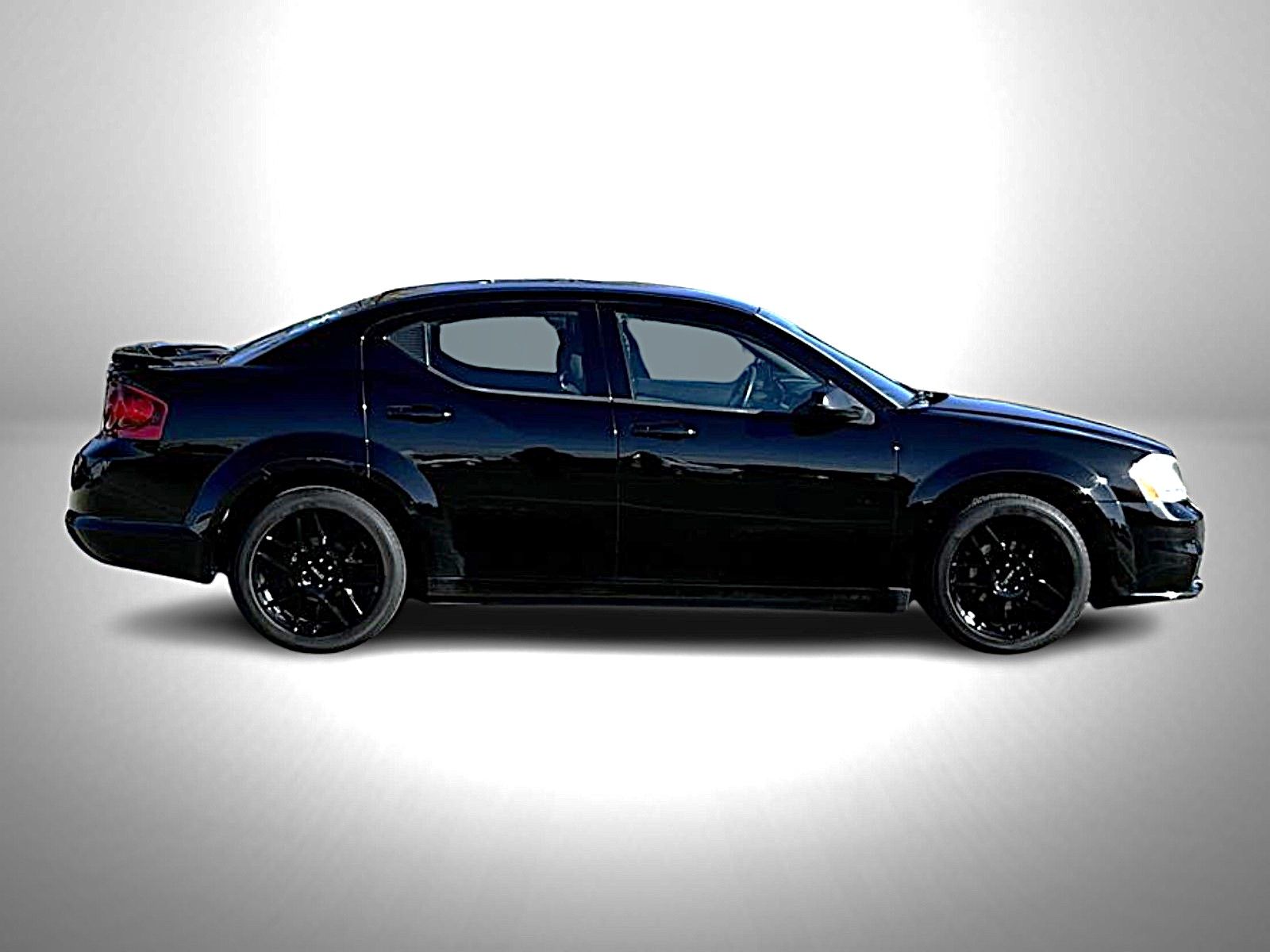 2014 Dodge Avenger SE photo 2