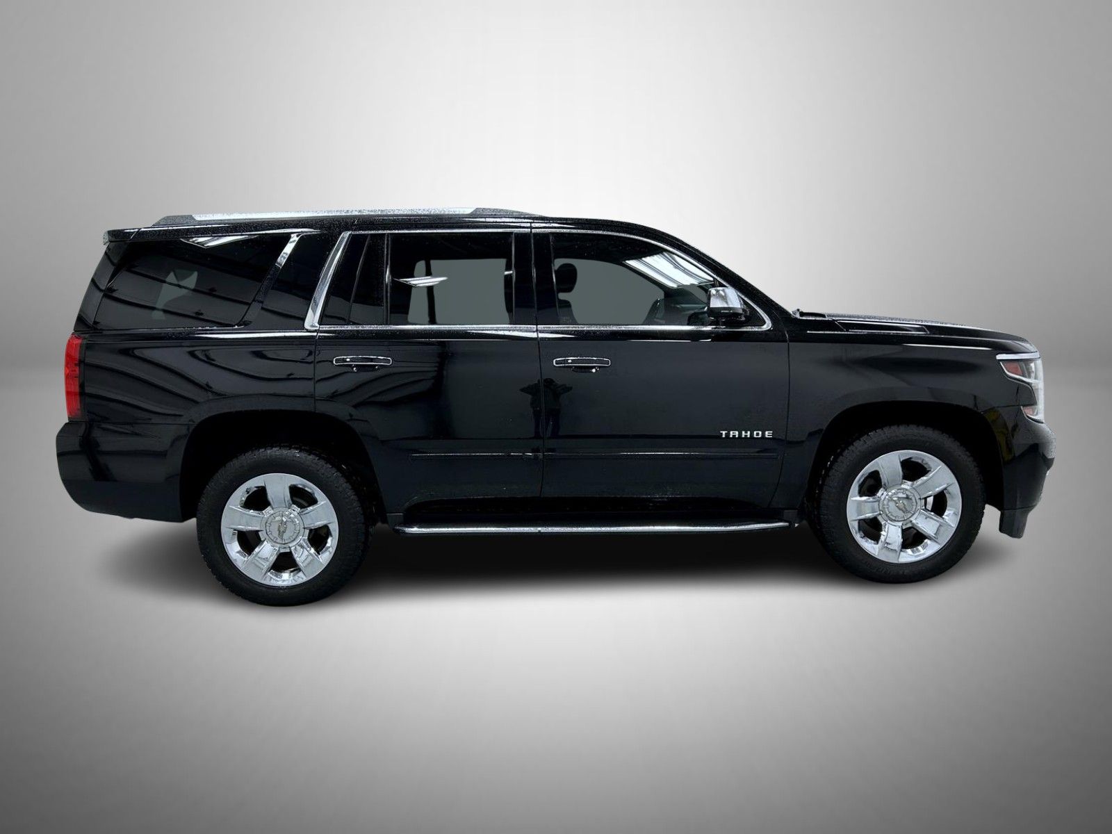 2018 Chevrolet Tahoe Premier photo 2
