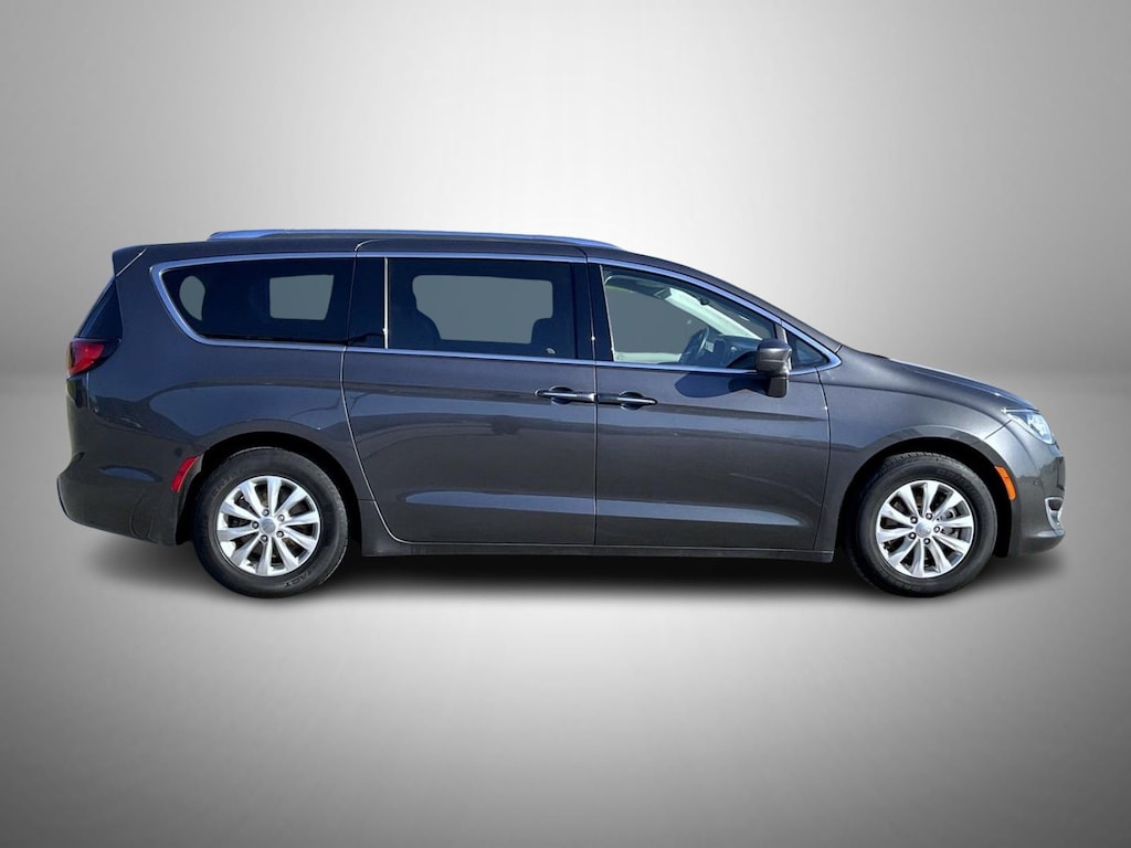 Used 2018 Chrysler Pacifica Touring L Plus Minivan/Van