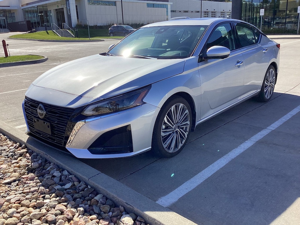 Used 2024 Nissan Altima 2.5 SL Sedan