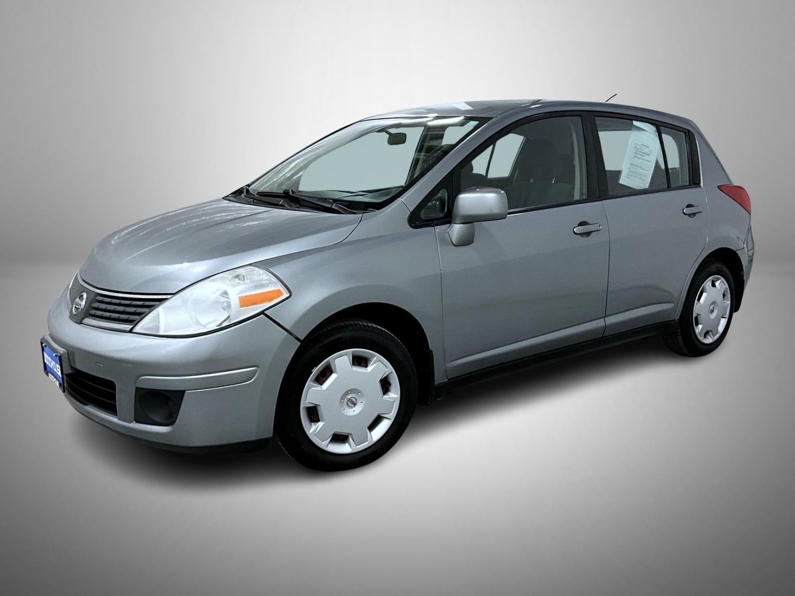 2008 Nissan Versa S's photo