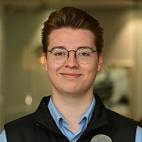 Staff member Robert Rosman from ID_467e771d9279