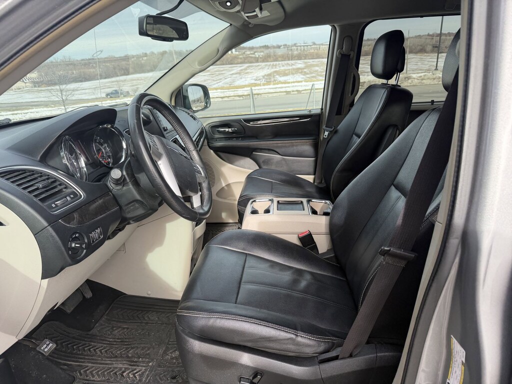 Used 2016 Chrysler Town & Country Touring Minivan/Van