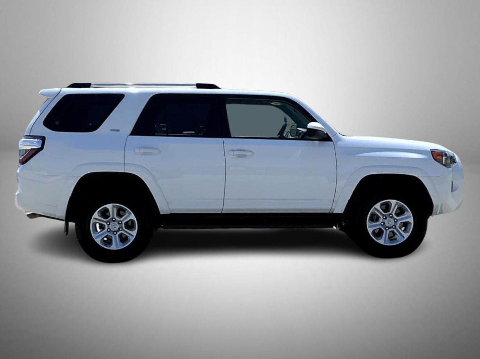 2024 Toyota 4Runner SR5 photo 4