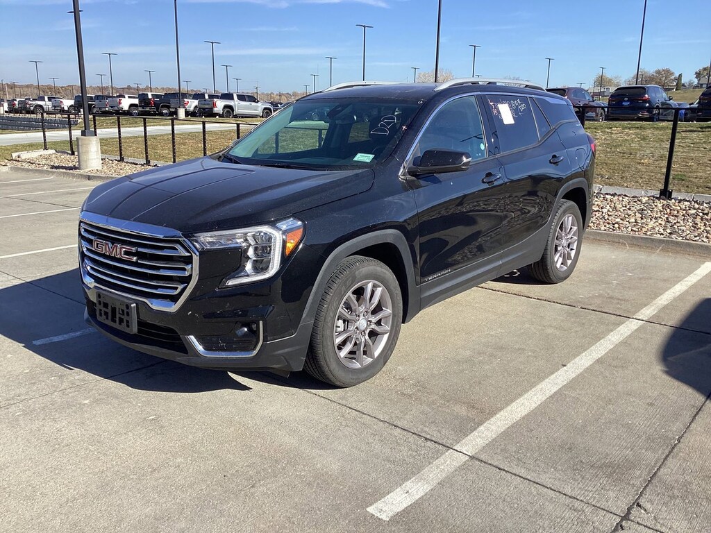 Used 2024 GMC Terrain SLT SUV