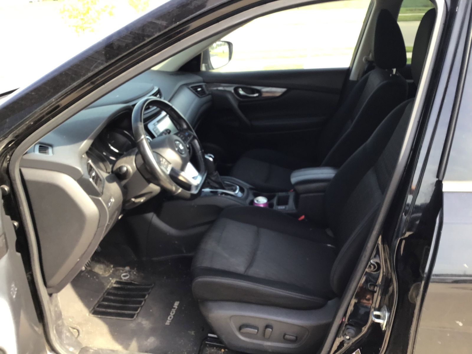 2019 Nissan Rogue SV photo 4