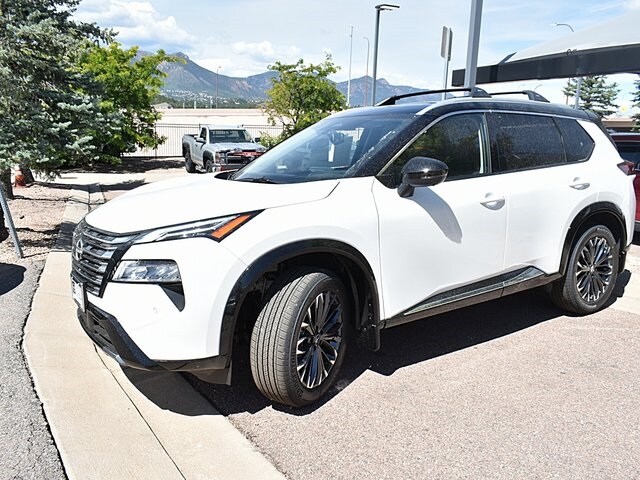 2026 Nissan Rogue Platinum photo 3