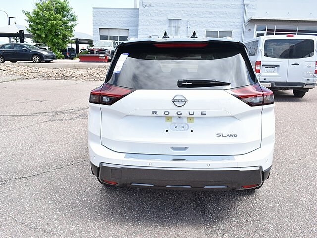 2025 Nissan Rogue SL photo 4
