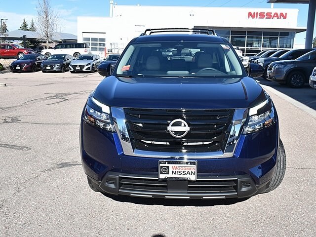 2025 Nissan Pathfinder SV photo 2