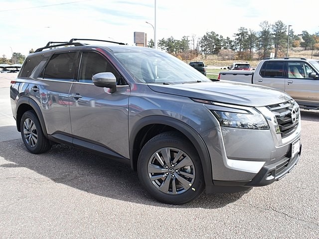 2025 Nissan Pathfinder SV's photo