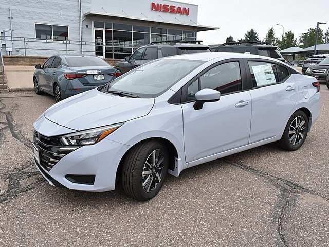 2025 Nissan Versa 1.6 SV photo 2