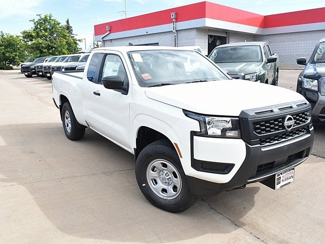 2025 Nissan Frontier S's photo