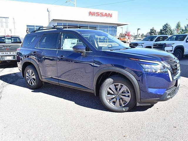 2025 Nissan Pathfinder SV's photo