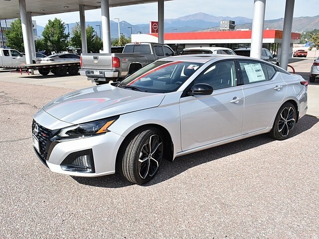 2025 Nissan Altima SR photo 2