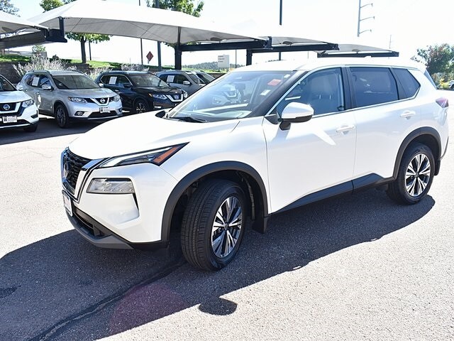 2022 Nissan Rogue SV photo 2