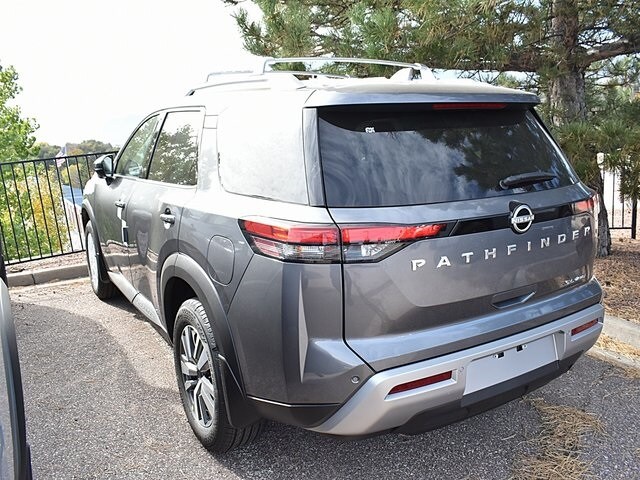 2025 Nissan Pathfinder SL photo 3