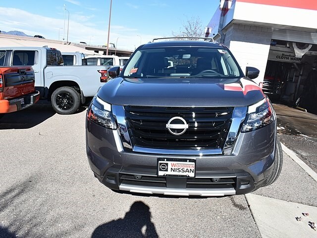 2025 Nissan Pathfinder Platinum photo 2
