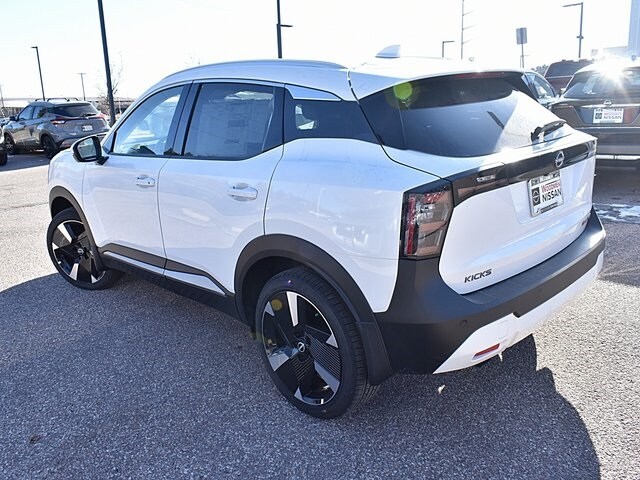 2025 Nissan Kicks SR photo 3