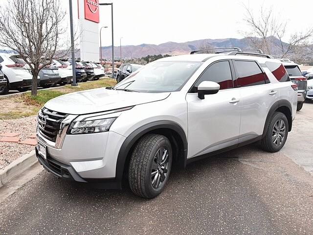 2025 Nissan Pathfinder SV photo 2