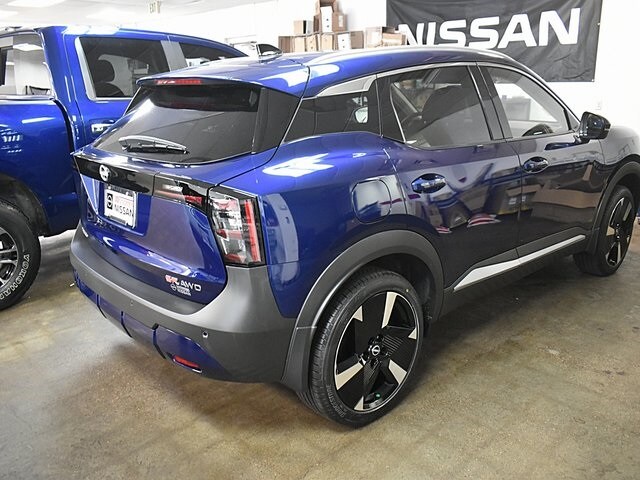 2026 Nissan Kicks SR photo 2