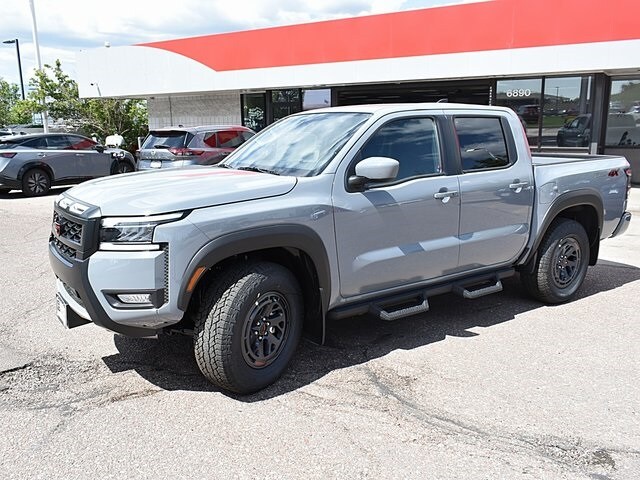 2025 Nissan Frontier PRO-4X photo 2