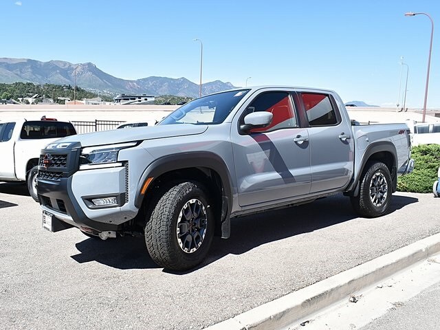 2025 Nissan Frontier PRO-4X photo 3