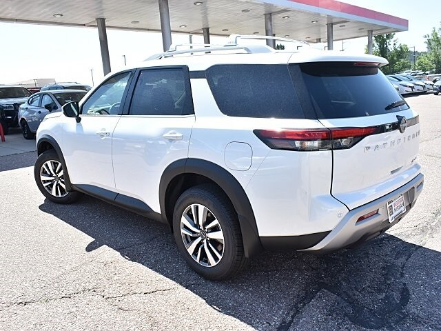 2025 Nissan Pathfinder SL photo 3