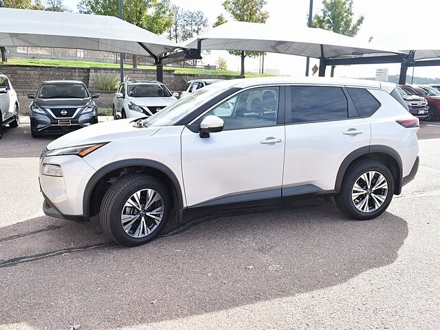 2022 Nissan Rogue SV photo 2