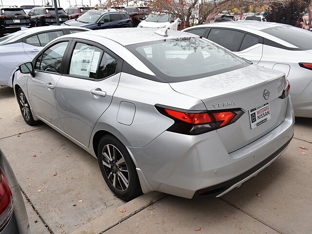 2025 Nissan Versa 1.6 SV photo 2