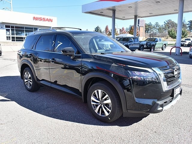 2025 Nissan Pathfinder SL's photo