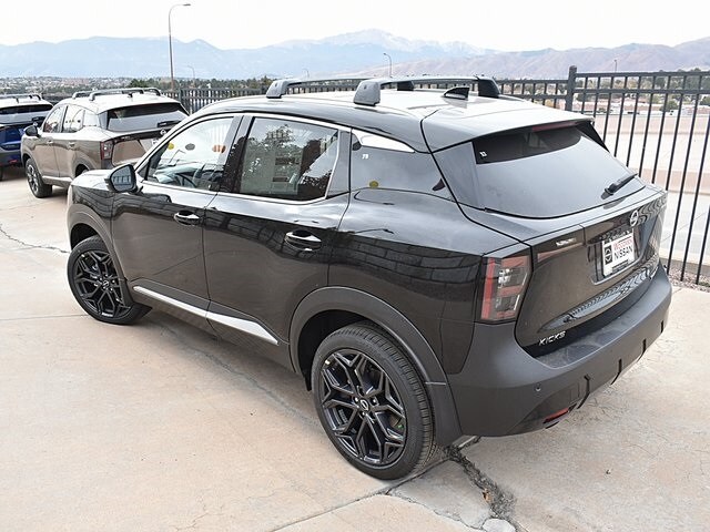 2026 Nissan Kicks SR photo 2