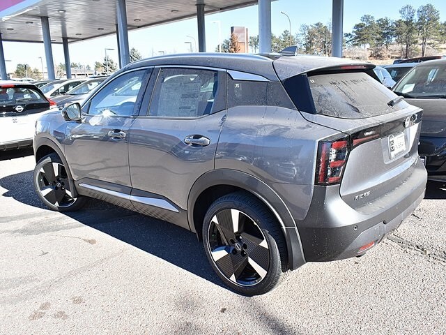 2025 Nissan Kicks SR photo 3