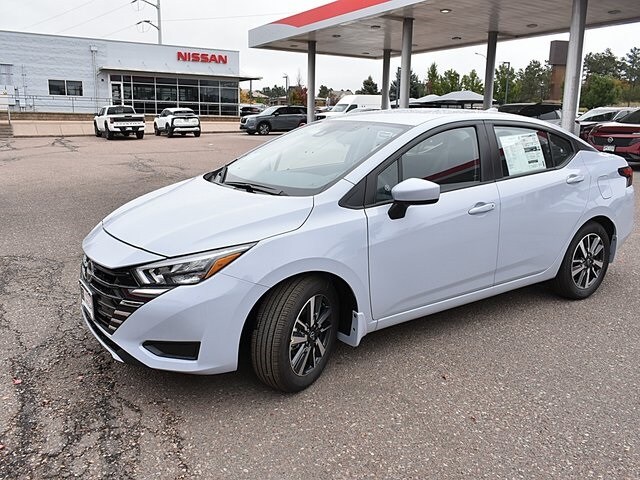 2025 Nissan Versa 1.6 SV photo 2