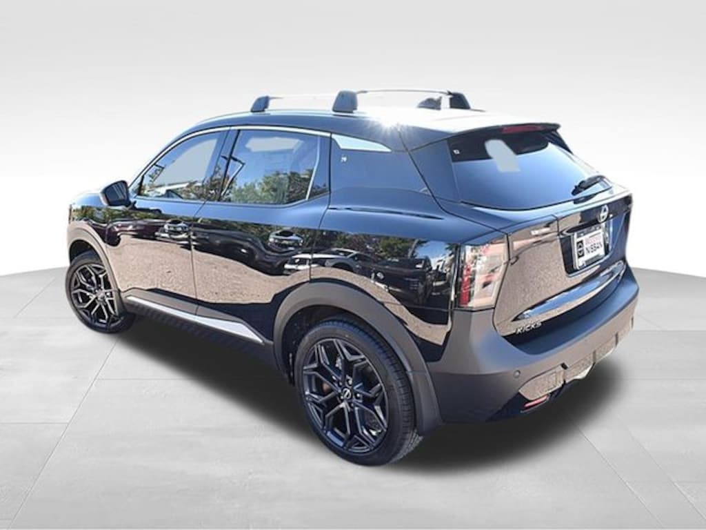 New 2026 Nissan Kicks SR SUV