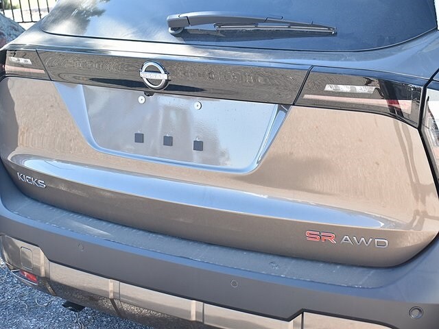 2026 Nissan Kicks SR photo 4
