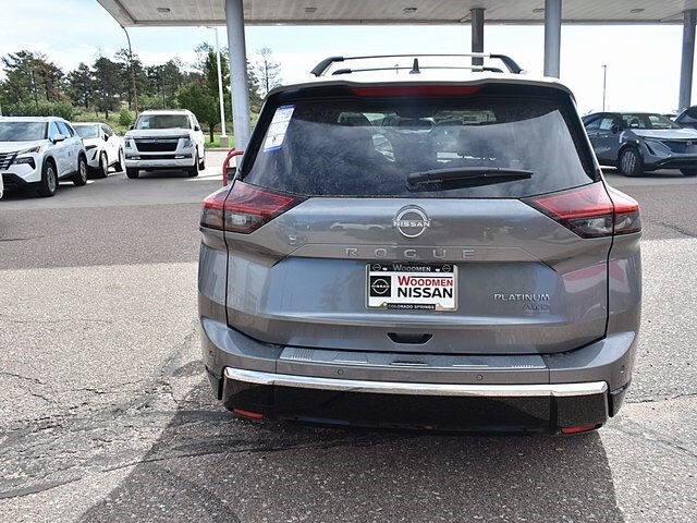 2026 Nissan Rogue Platinum photo 2