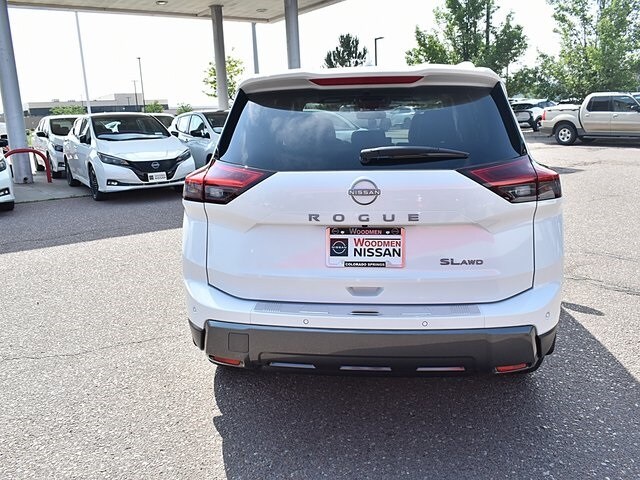 2025 Nissan Rogue SL photo 4