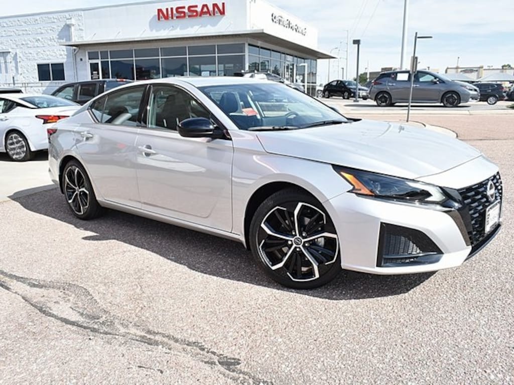 New 2025 Nissan Altima SR Sedan