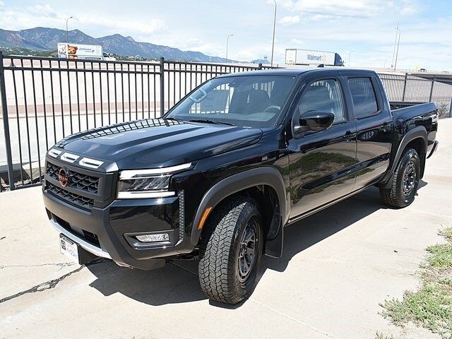 2025 Nissan Frontier PRO-4X photo 2