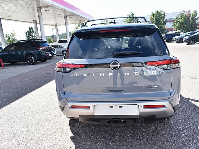 2025 Nissan Pathfinder Platinum photo 3