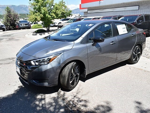 2025 Nissan Versa 1.6 SR photo 2