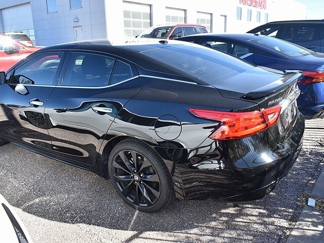 2017 Nissan Maxima SR photo 3