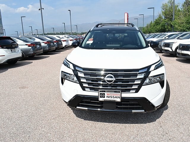 2025 Nissan Rogue AWD Platinum photo 2