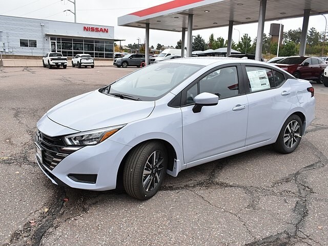 2025 Nissan Versa 1.6 SV photo 2