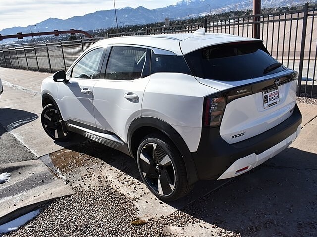2025 Nissan Kicks SR photo 3