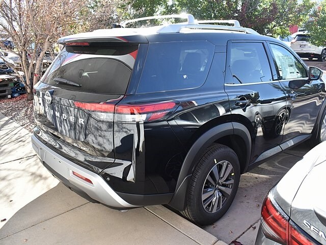 2025 Nissan Pathfinder SL photo 3