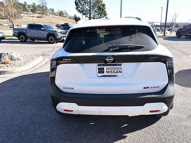 2025 Nissan Kicks SR photo 4