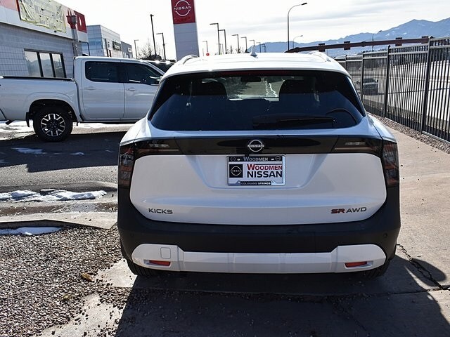 2025 Nissan Kicks SR photo 4