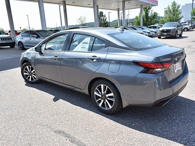 2025 Nissan Versa 1.6 SV photo 3