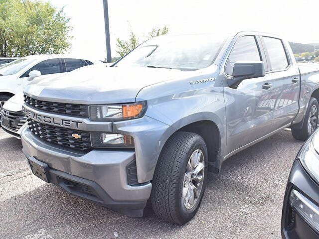 2019 Chevrolet Silverado 1500 Custom photo 2